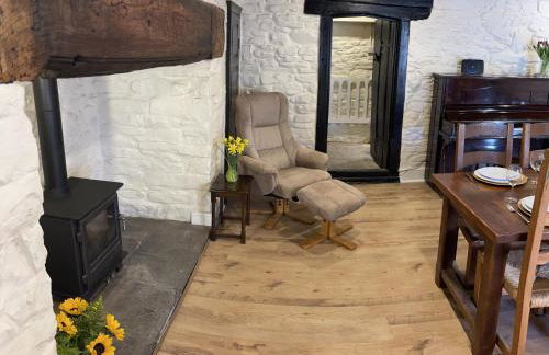Large Historic Farmhouse in Rhondda Valley Perfect for Groups with Hot Tub - Foto 17