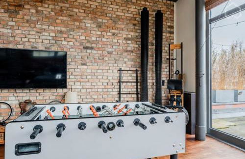 Designer Loft with Big Rooftop and Office - Foto 33