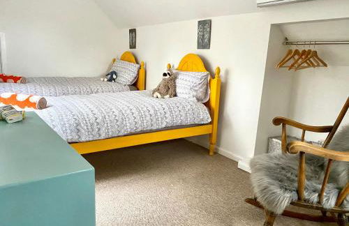 Holly Tree Cottage - 3 bedrooms and large garden with optional glamping double outside - Foto 21