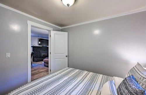 Modern Redmond Home with 2 Fireplaces and Yard! - Foto 18