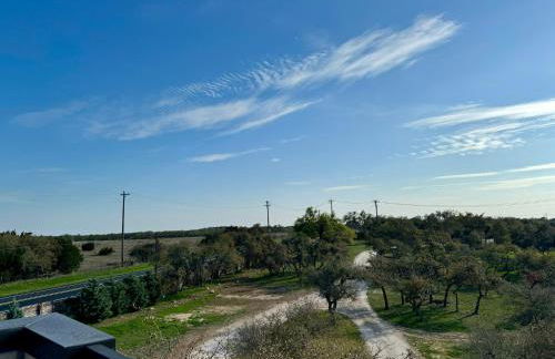 Upscale Modern Hill Country Home! Has it ALL! - Foto 10