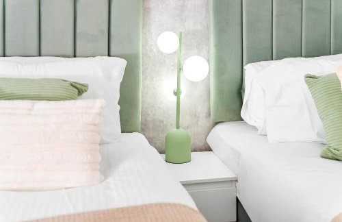 Stylish Five Bedroom House - Parking - Terrace - Fast Wi-Fi 974P - Foto 39