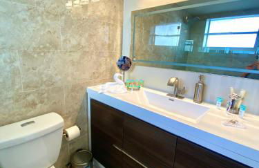 Modern waterfront apartment with Miami Skyline view, free parking 5 mins drive to Miami Beach - Foto 41