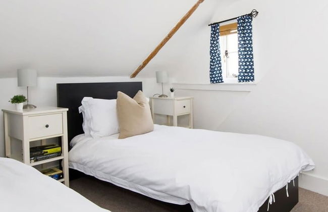 Charming 3bd Townhouse Right in the City Centre - Photo 26