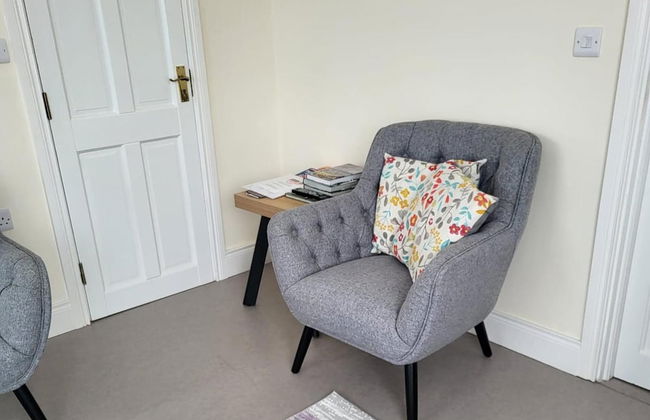 Charming 1-bed Apartment in Barefield - Photo 14