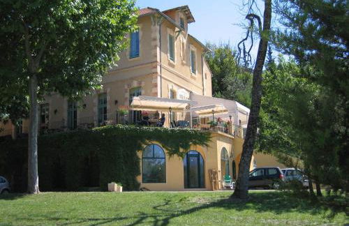 A beautiful 2 persons studio in a chateau with swimming pool - Foto 17