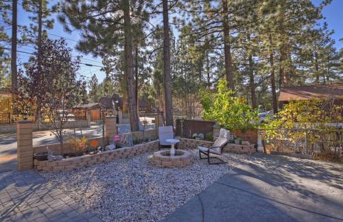 Stylish Elysian Big Bear Cabin w Enclosed backyard - Photo 10