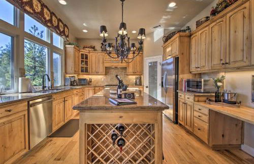 Sugar Bear Lodge with Game Room - 5 Mi to Village! - Foto 9