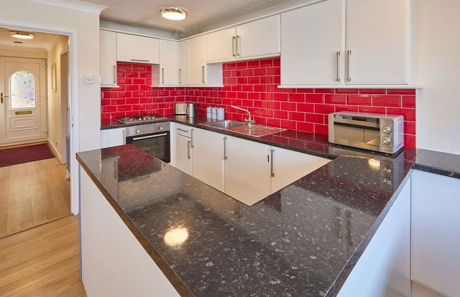 Host Stay Rock Cottage - Photo 2