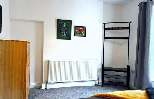 Newly Renovated 3 Bedroom House, 6 beds with 2 showers, near University Town Centre - Foto 27