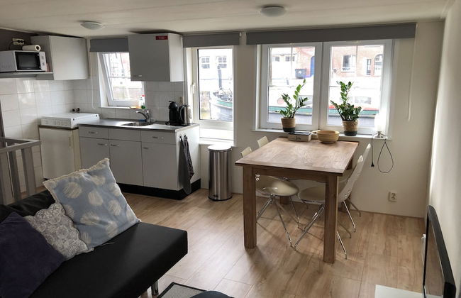 Slapen in eigentijds woonboot hotel - Foto 8