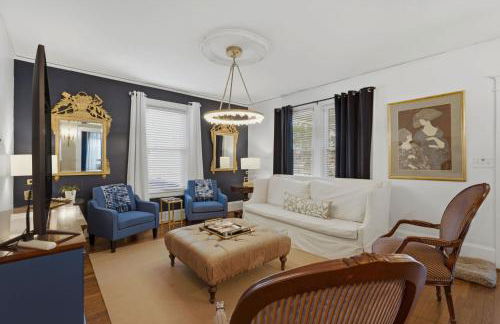 Stylish 4BR Getaway Sleeps 8 Prime Raleigh Location - Foto 1