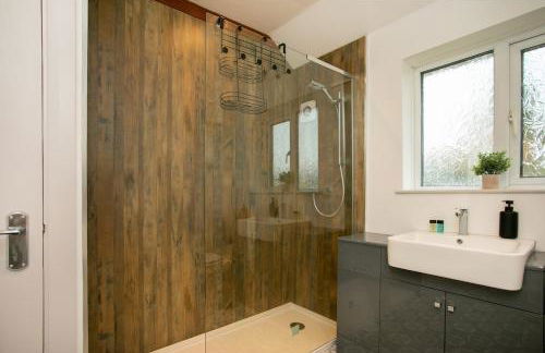 4 Bed Contractor Accommodation in Longbridge - Foto 45