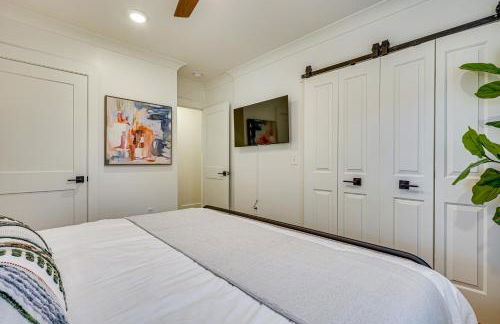 Dtwn Retreat with Game Room! Walk to Hampton Park - Foto 12