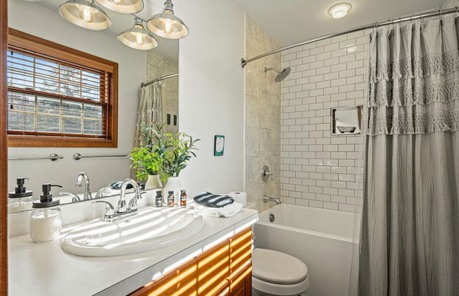 Laker s Pointe by Avantstay Lakefront Private Peninsula Hot Tub Game Room - Photo 35