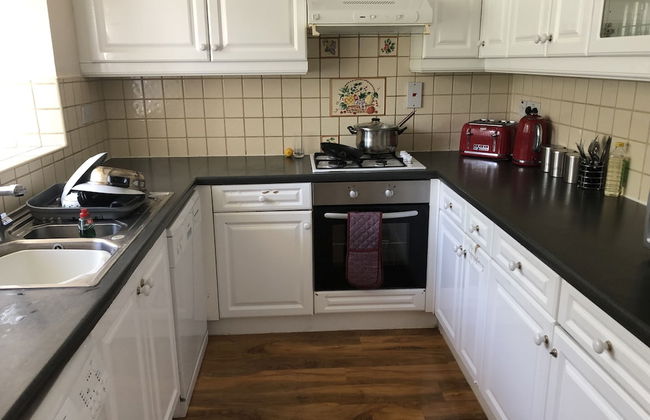 Lovely 3-bed House in Farnham Royal Slough - Foto 6