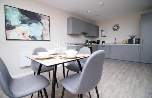 Elegant 2BR w/ Pool Table in Prime Location - Foto 14