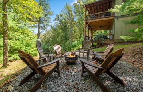 A Mornings Mist - Scouts Overlook - Romantic Retreat, Hot Tub, Cozy Fireplace, Mountain Views at Scouts Overlook - - Foto 3