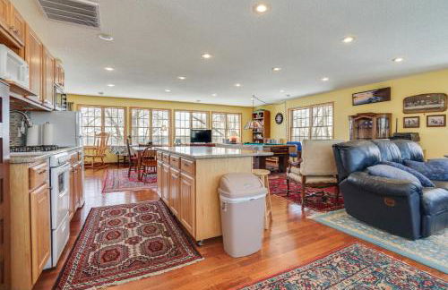 Waterfront Forest Lake Studio with Shared Dock! - Foto 11