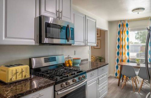 Hello Sunshine OC minutes to Disneyland-Family Friendly - Foto 57