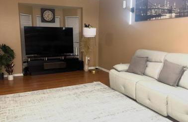 Large 4-Bedroom Entire Home with Two Living Rooms - Foto 12