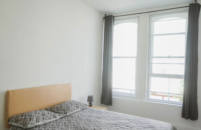 1 Bed Flat in Pedestrianized High Street - Foto 4