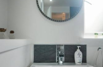 A stunning And Slick Escape - Photo 20