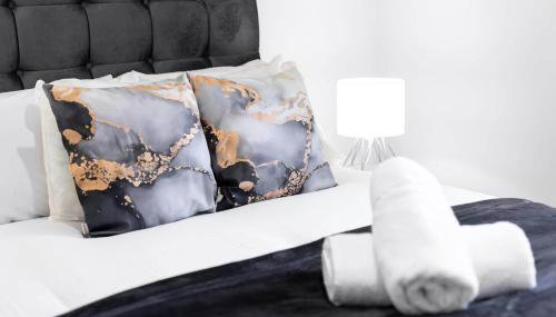 Stylish 2 Bed Apartment - Balcony - Private Parking - Netflix 4MC - Foto 3