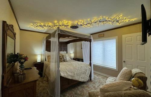 Romantic Getaway or Family Vacay with Mountain Views & Hot Tub - Foto 33