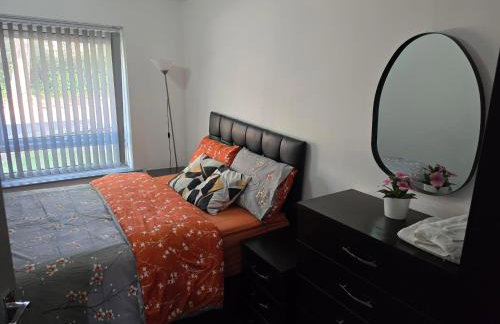 Lovely 3 Bed Ground Floor Apartment Near QE Hospital Harborne Birmingham New - Photo 2