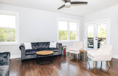 Sage House - Photo 2