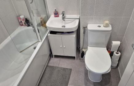 The Aylesbury Home Retreat - 3 Bed Home with Garden & Free Parking - 2 Bedrooms - Foto 6