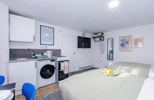 Jephsons Lodge Studio 5 - Free Parking, Prime, WiFi, Gorgeous Basement Studio - Foto 5