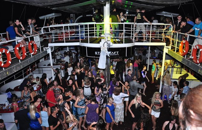 Da Alanya e Side: trasferimento al tour in barca della discoteca notturna - Foto 6