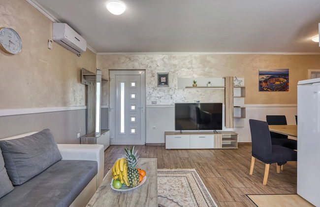 Holiday Home With Pool - Photo 19