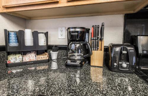 Private Oasis with Pool - Foto 41