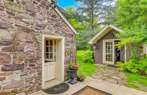 Steps to Delaware Canal Enchanting Stone Cottage! - Foto 19