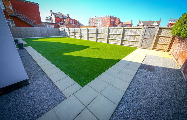 Breck Blackpool - Photo 76