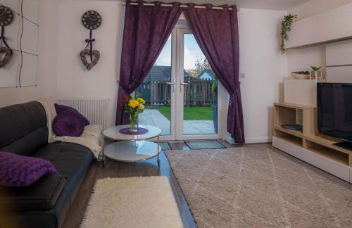 Modern 2 Bed House with Parking and Garden - Photo 6