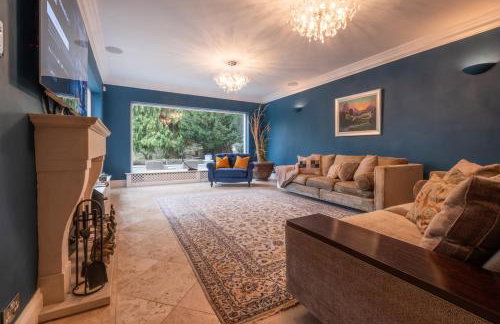 5BDR Luxe Villa By Torr Property Group Short Lets & Serviced Accommodation With Free Parking & River View Stratford-Upon-Avon - Foto 18