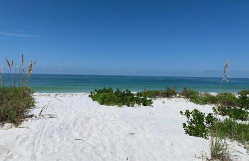 Coconut Castaway - Ocean Views, Walk to Beach, Golf Cart, Club Pool - Photo 47