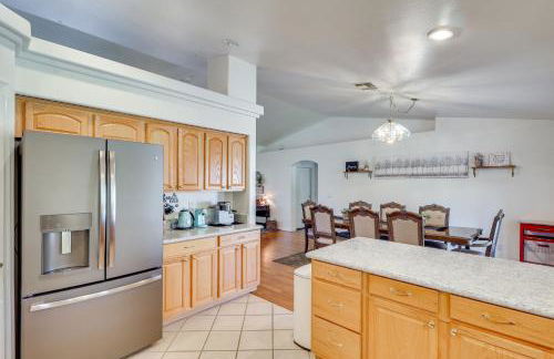 Kingman Family Home Yard, Grill and Room to Relax! - Photo 9