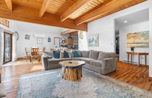 Lakefront with Beach Game Room Fire-pit and More - Foto 56