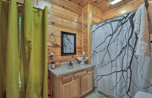 Lovely Lake Hartwell Retreat Dock, Deck and Grill! - Foto 13