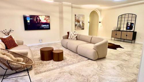 Sanierte 5 Zimmer Luxus Standard Apartment auf 350qm - Foto 3