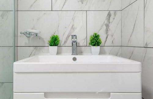 Lovely 4-BR Home In Leyton - Sleeps 14, Near Tube, Arcade, 100inchTV - Foto 54