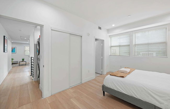 Not Affected by the Fire/modern 5BR Home With Full Amenities & Parking #2 - Foto 18