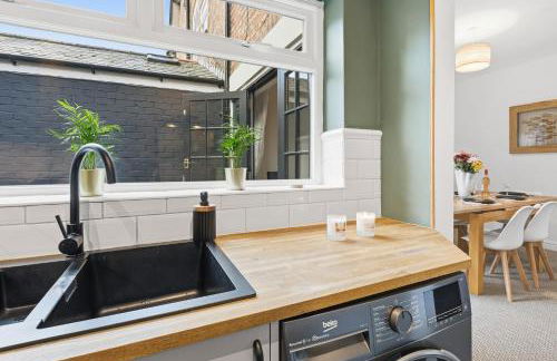 Luxurious 3 bed 1 Bath Stay Ideal for Families and Contractors - Photo 25