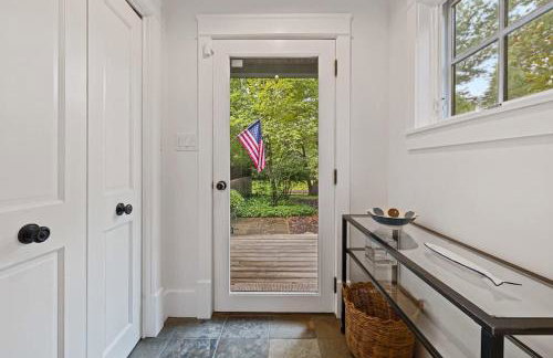 Bella and Dulce's Lakehouse by Juniper Holiday + Home - Photo 6