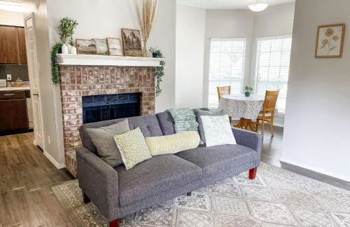 Cozy and Quiet, with Easy Access & Private Garage - Foto 4